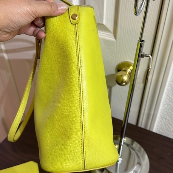 MCM Tote with free Pouch - Picture 6 of 10